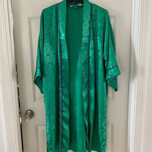 Vintage Victoria Secret robe - Picture 2 of 7